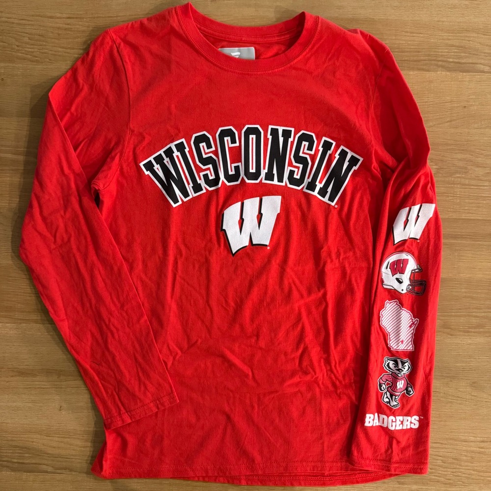 NWOT Fanatics Wisconsin Badgers Mens Small Red Long Sleeve Graphic T-Shirt NCAA